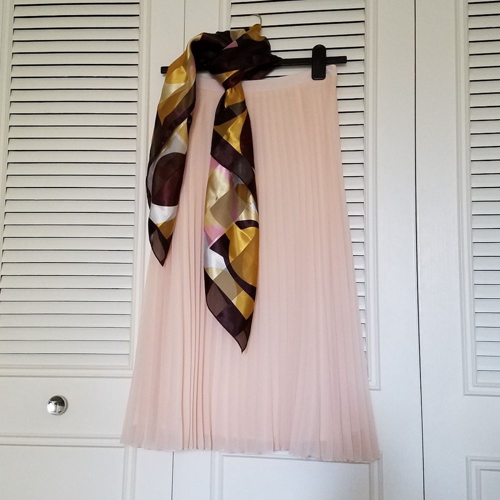 Pleated skirt